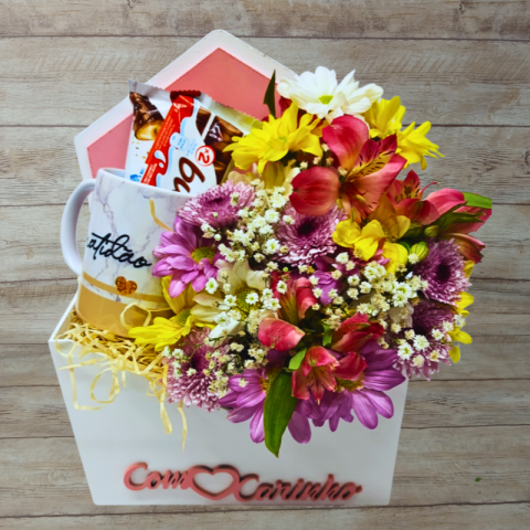 Box Felicidade  (Caixa Envelope + Flor + Caneca + Chocolate)